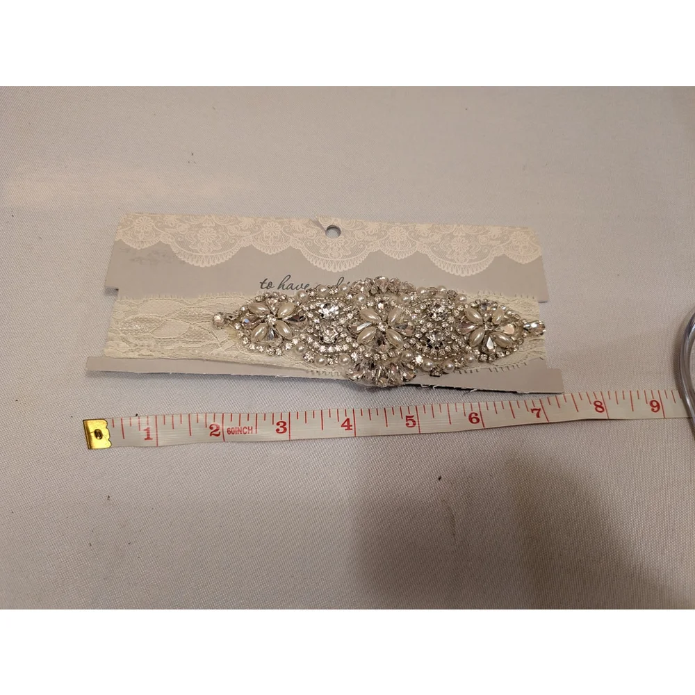 NWT Women's RSVP Bridal Ivory Garter with Large Rhinestone Embellishment